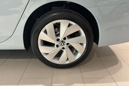 sininen Volkswagen Golf 2026 kuva 10.