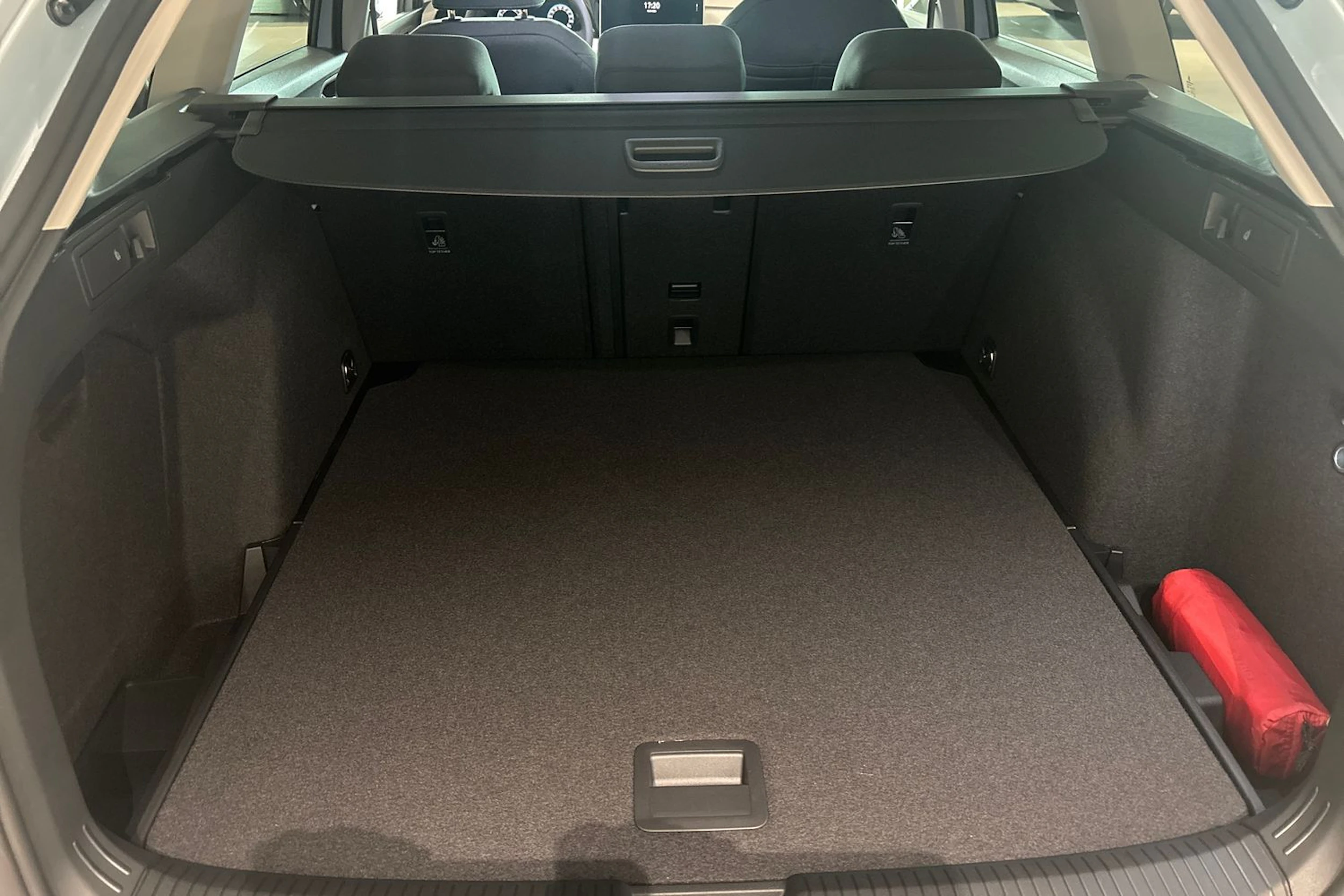 sininen Volkswagen Golf 2026 kuva 12.