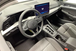 harmaa Volkswagen Golf 2026 kuva 6.