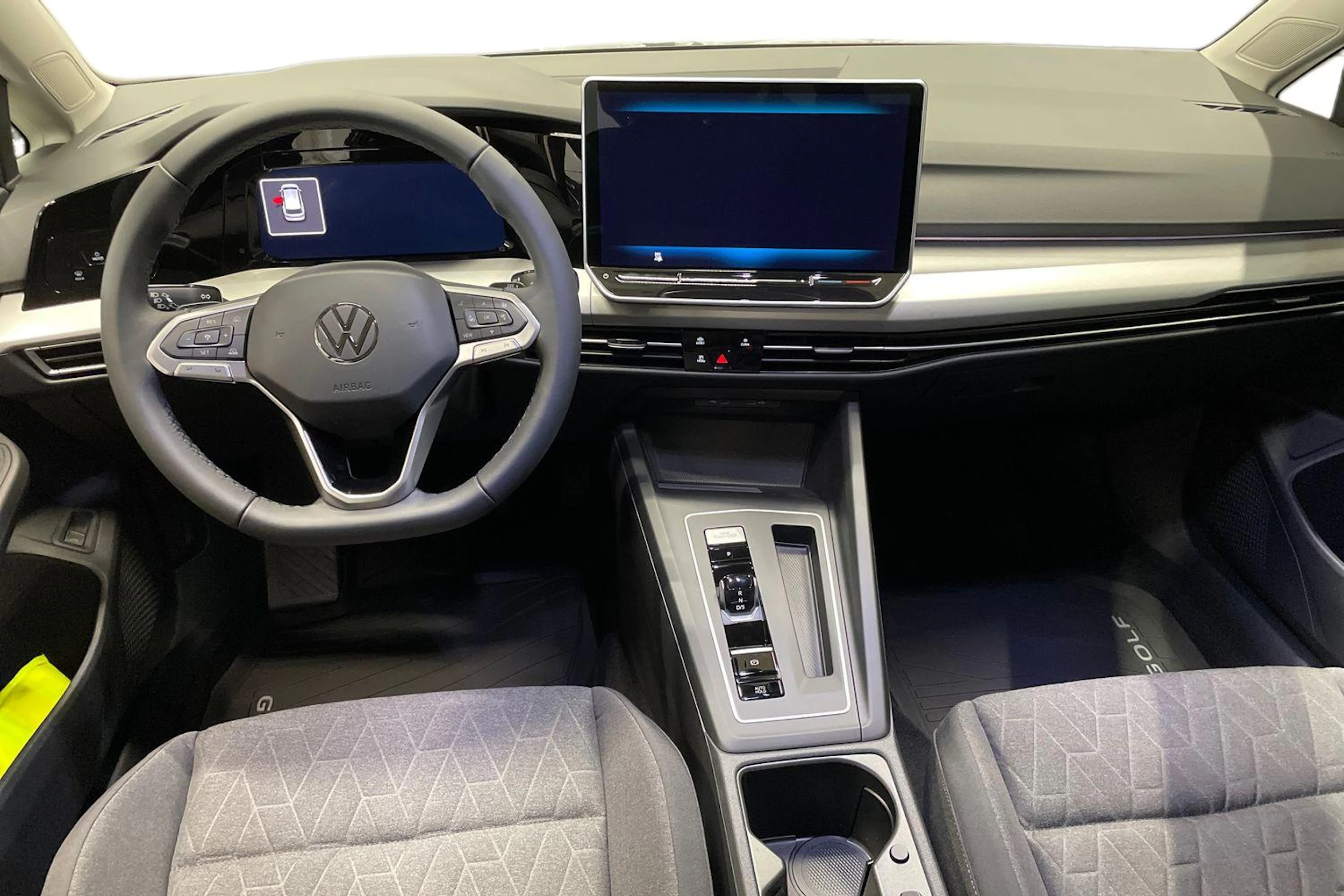 harmaa Volkswagen Golf 2026 kuva 7.