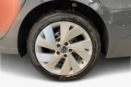 harmaa Volkswagen Golf 2026 kuva 9.