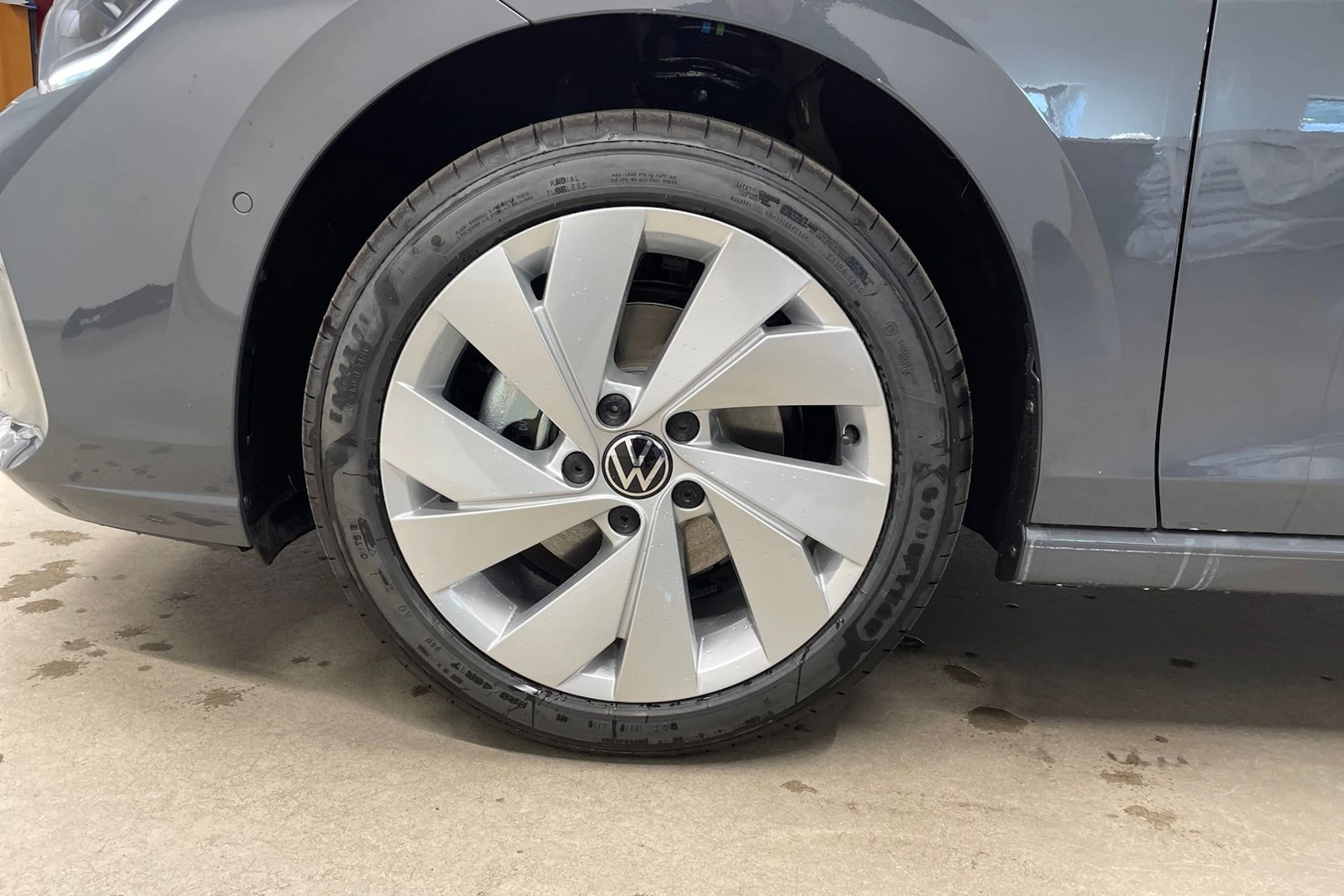harmaa Volkswagen Golf 2026 kuva 10.