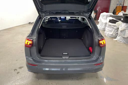 harmaa Volkswagen Golf 2026 kuva 11.