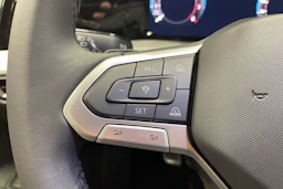 harmaa Volkswagen Golf 2026 kuva 13.