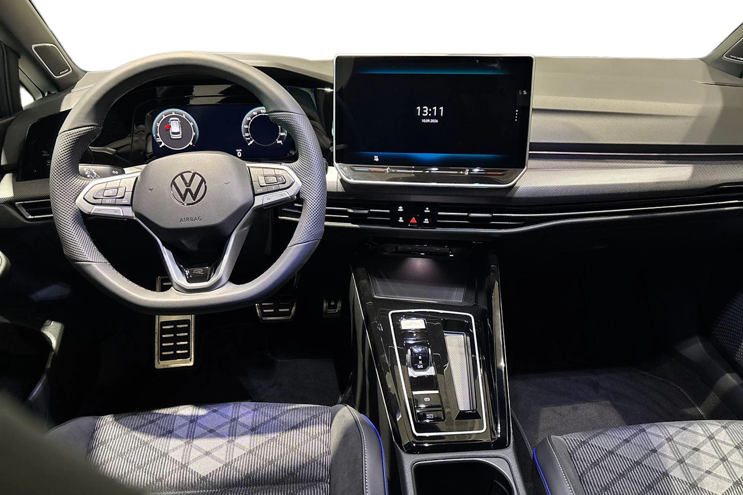 harmaa Volkswagen Golf 2026 kuva 7.