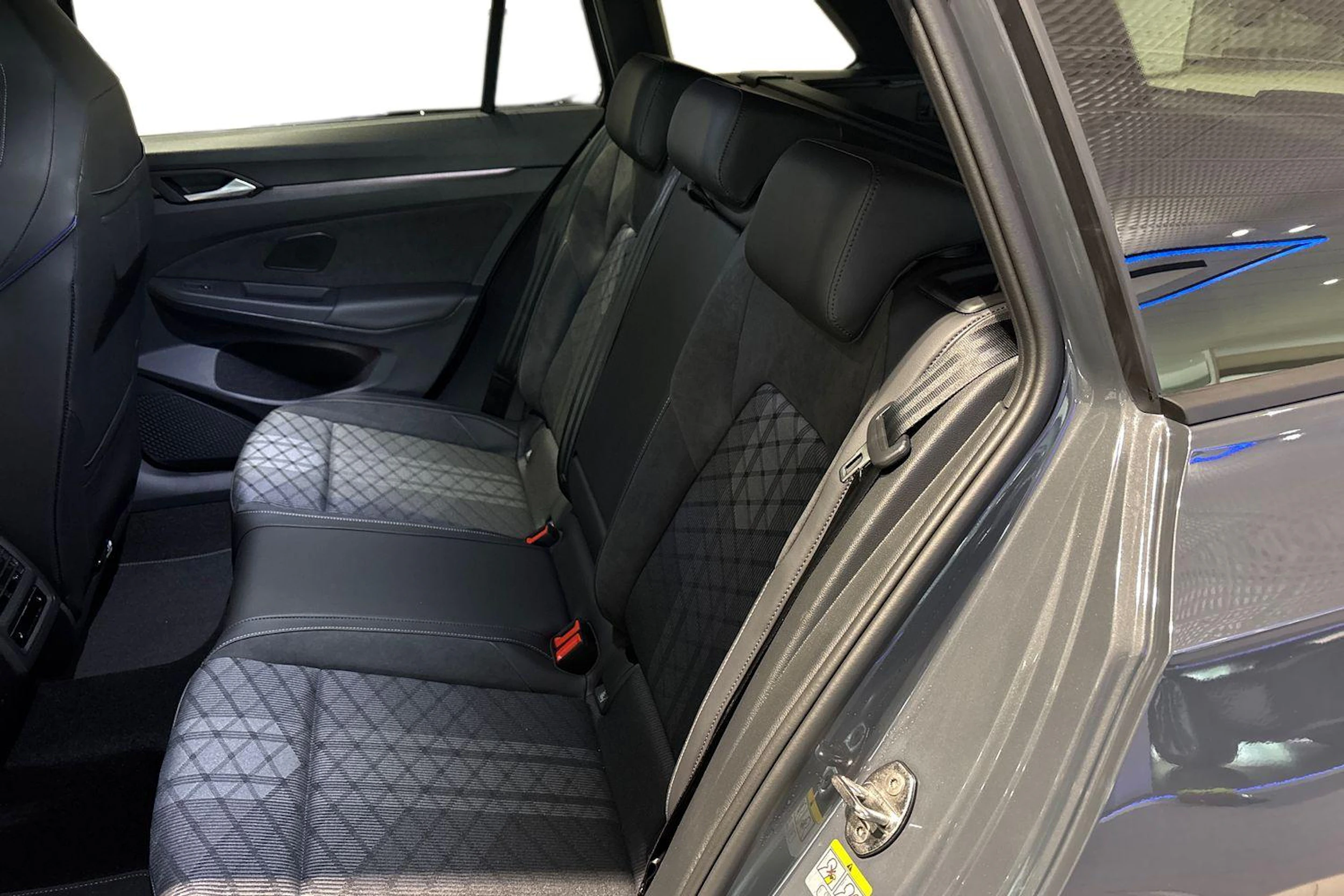 harmaa Volkswagen Golf 2026 kuva 8.