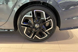 harmaa Volkswagen Golf 2026 kuva 10.