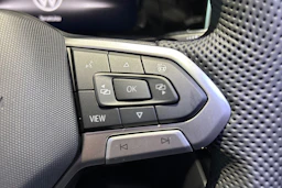 harmaa Volkswagen Golf 2026 kuva 18.