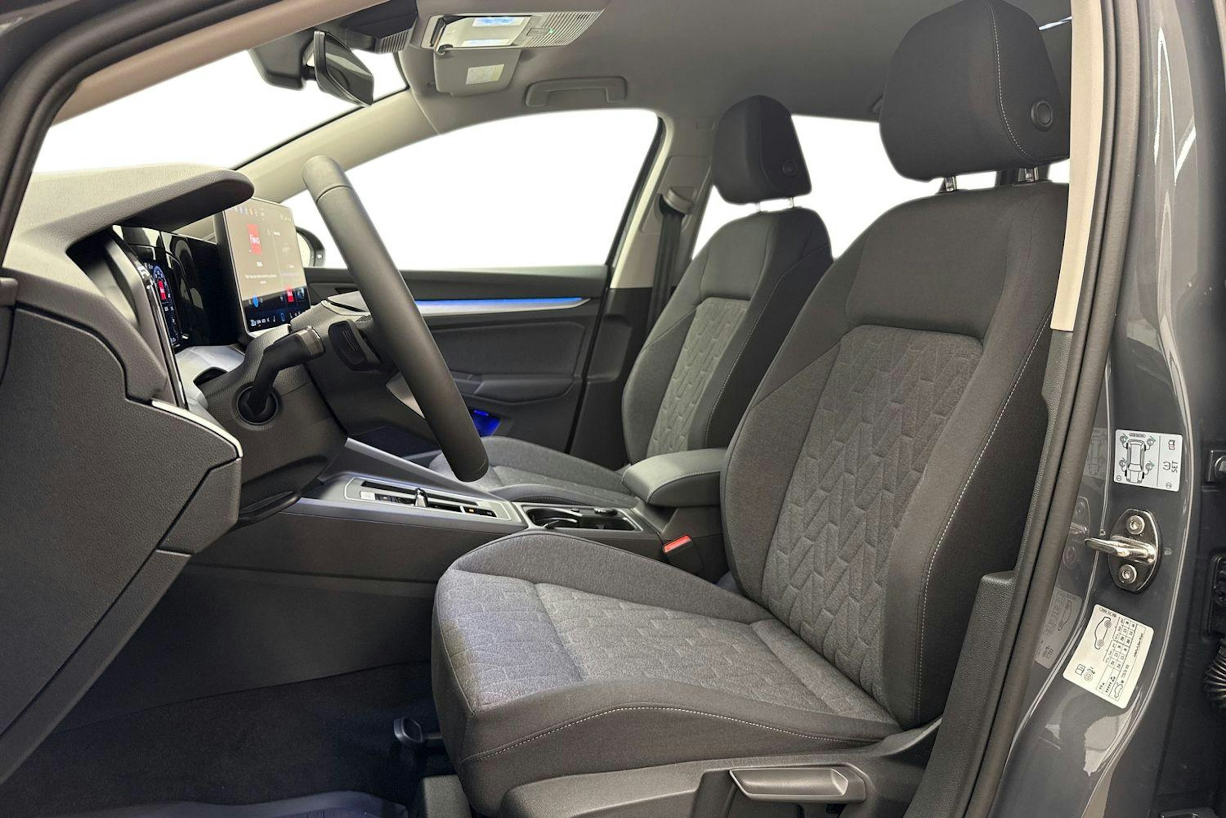 met. harmaa Volkswagen Golf 2026 kuva 8.