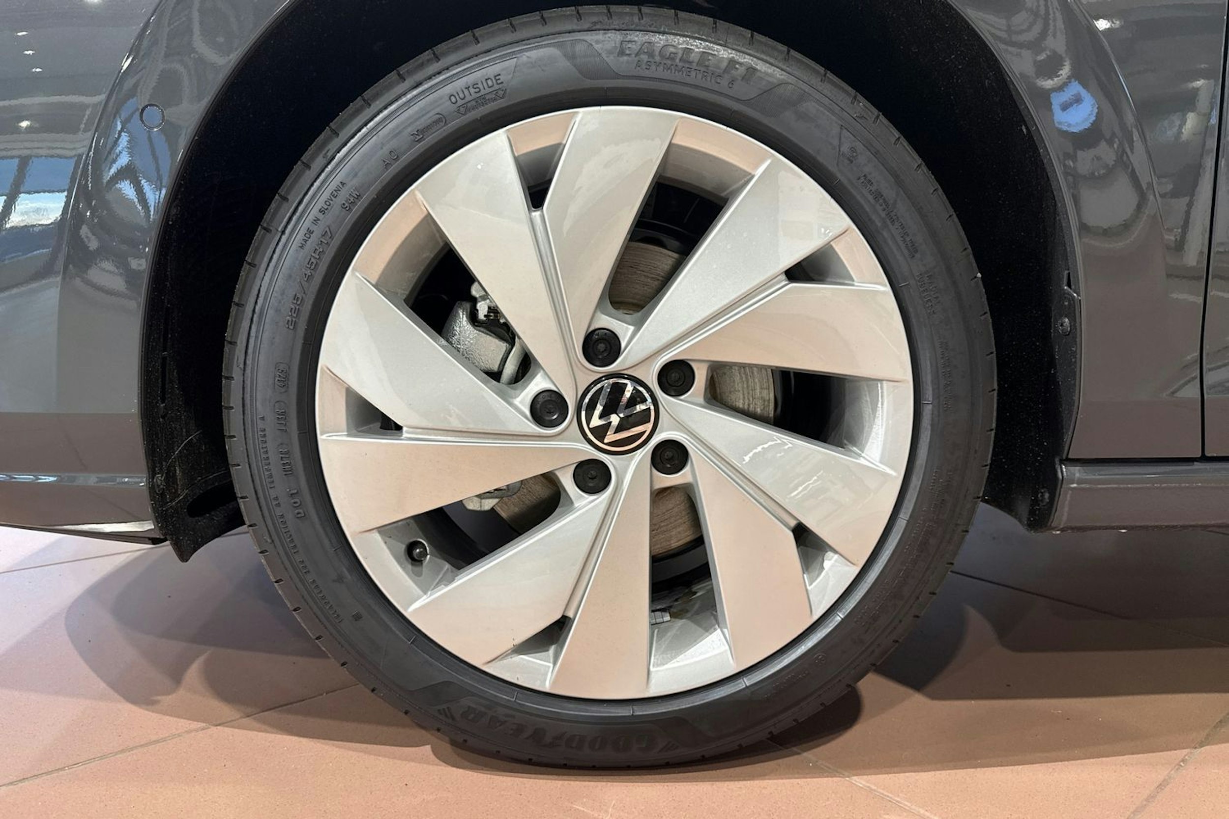 met. harmaa Volkswagen Golf 2026 kuva 10.