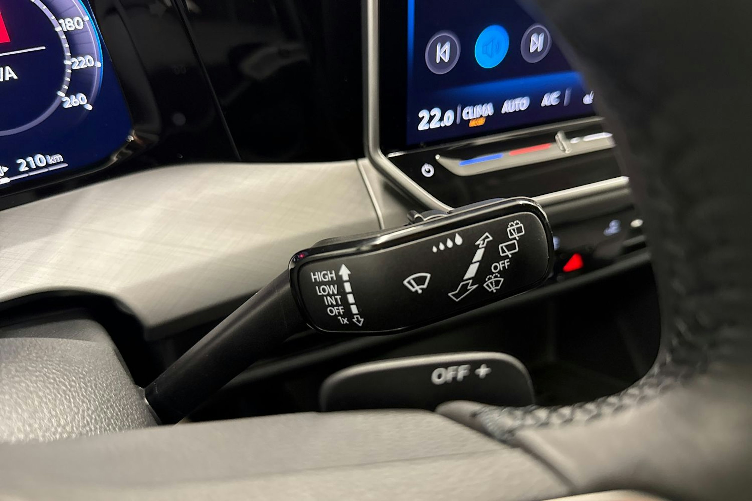 met. harmaa Volkswagen Golf 2026 kuva 16.