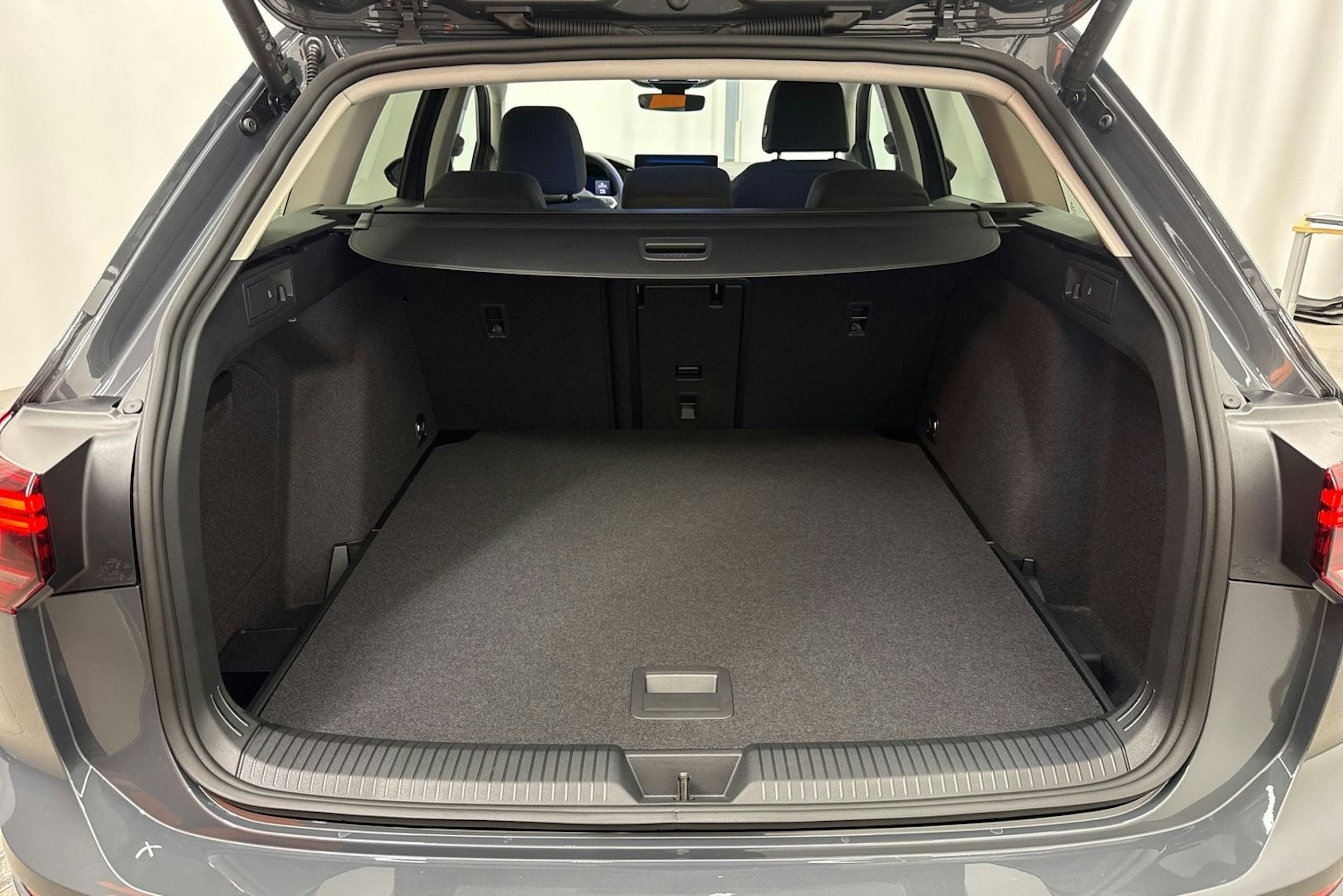 met. harmaa Volkswagen Golf 2026 kuva 32.