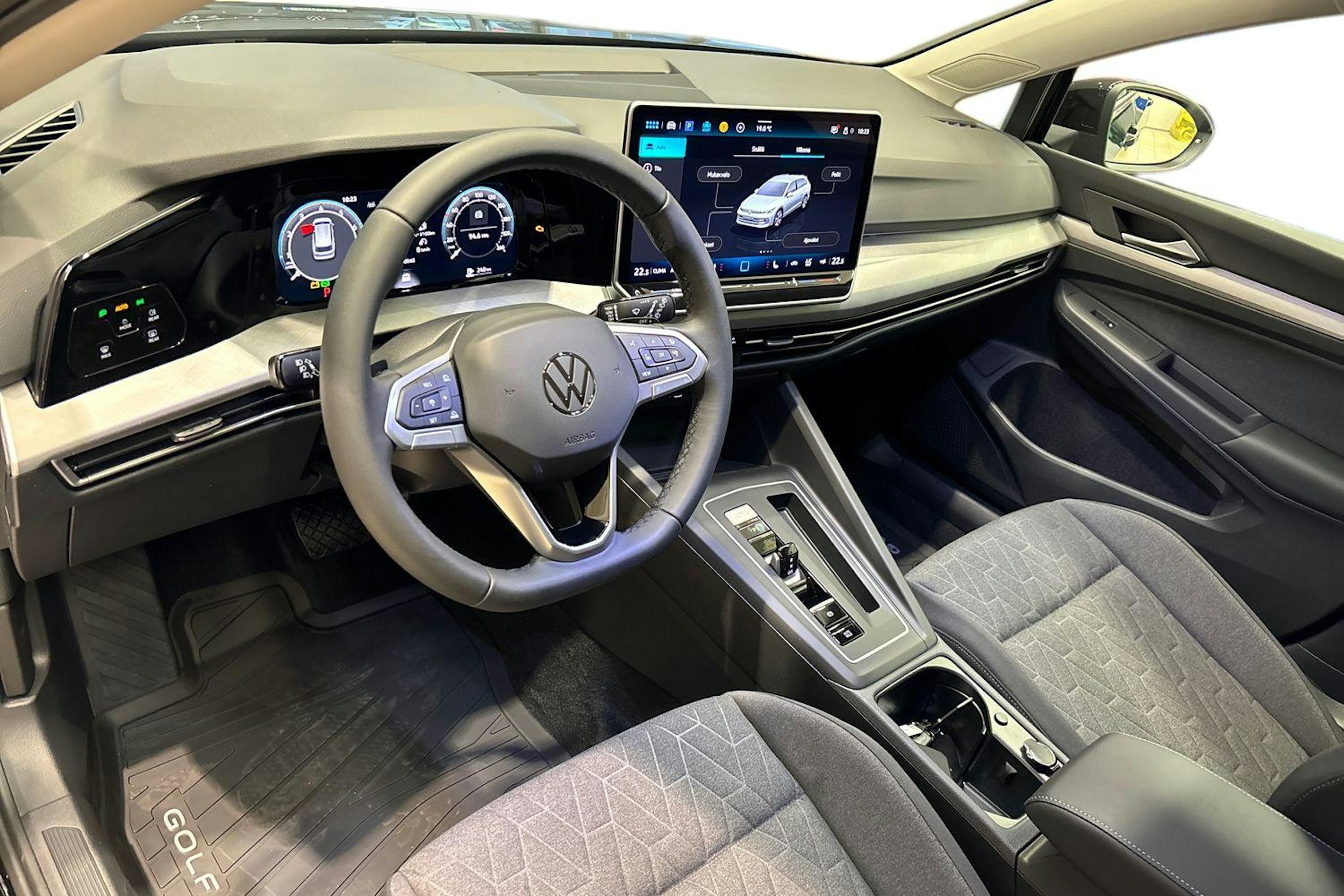 musta Volkswagen Golf 2026 kuva 6.