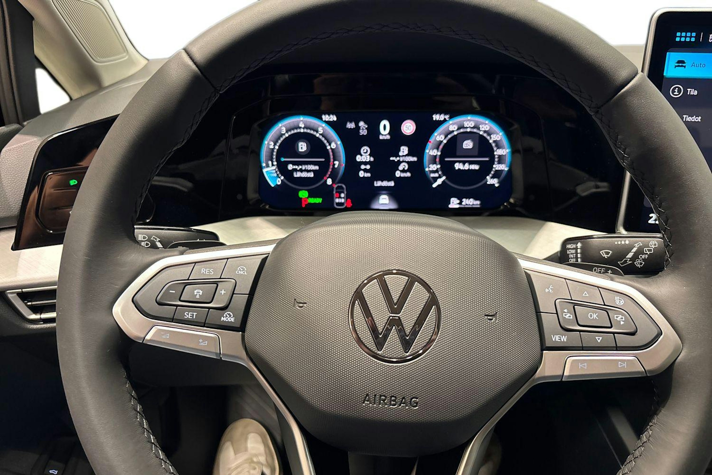 musta Volkswagen Golf 2026 kuva 7.