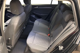 musta Volkswagen Golf 2026 kuva 8.