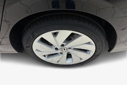 musta Volkswagen Golf 2026 kuva 9.