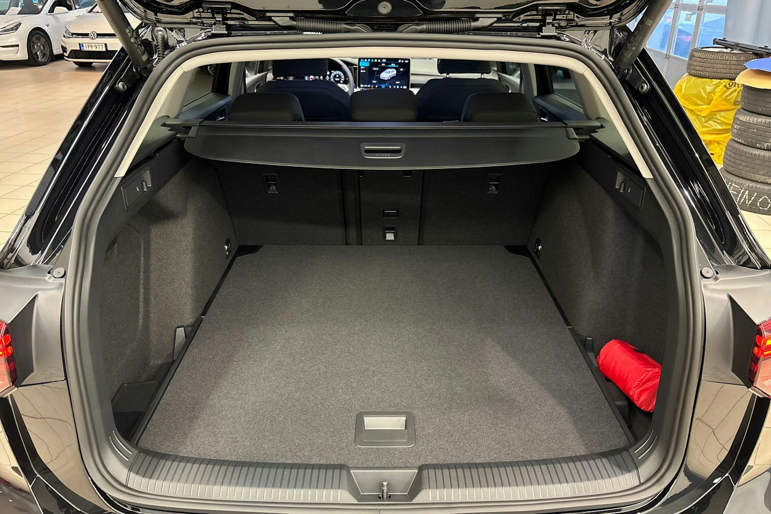 musta Volkswagen Golf 2026 kuva 10.