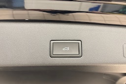 musta Volkswagen Golf 2026 kuva 11.