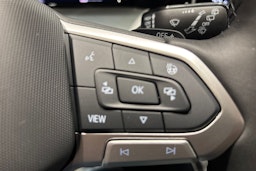 musta Volkswagen Golf 2026 kuva 12.