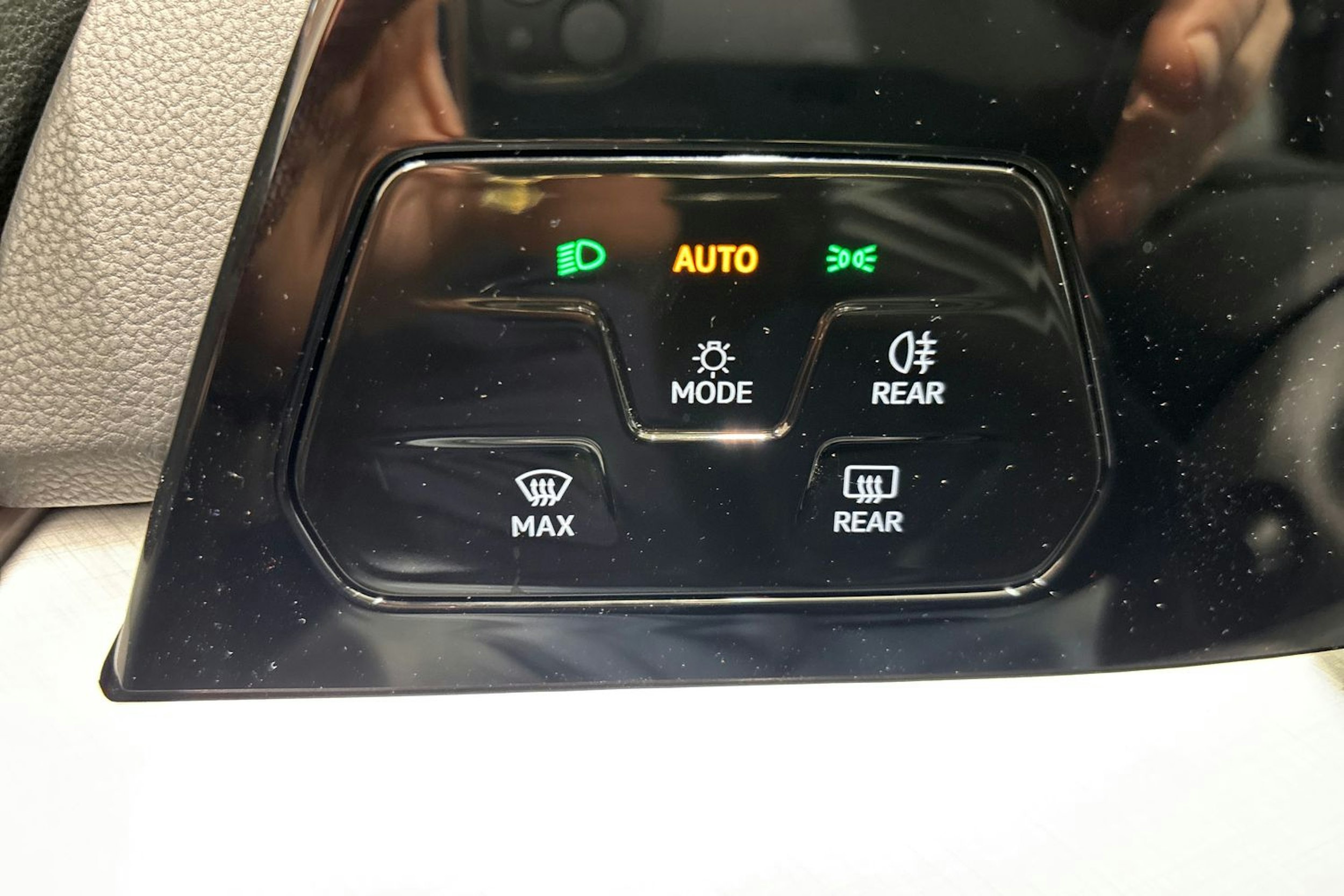 musta Volkswagen Golf 2026 kuva 14.