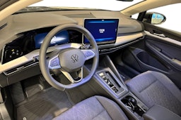 harmaa Volkswagen Golf 2026 kuva 6.