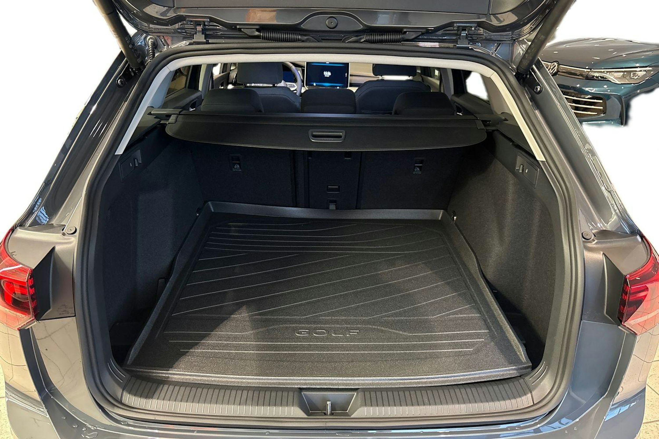 harmaa Volkswagen Golf 2026 kuva 9.