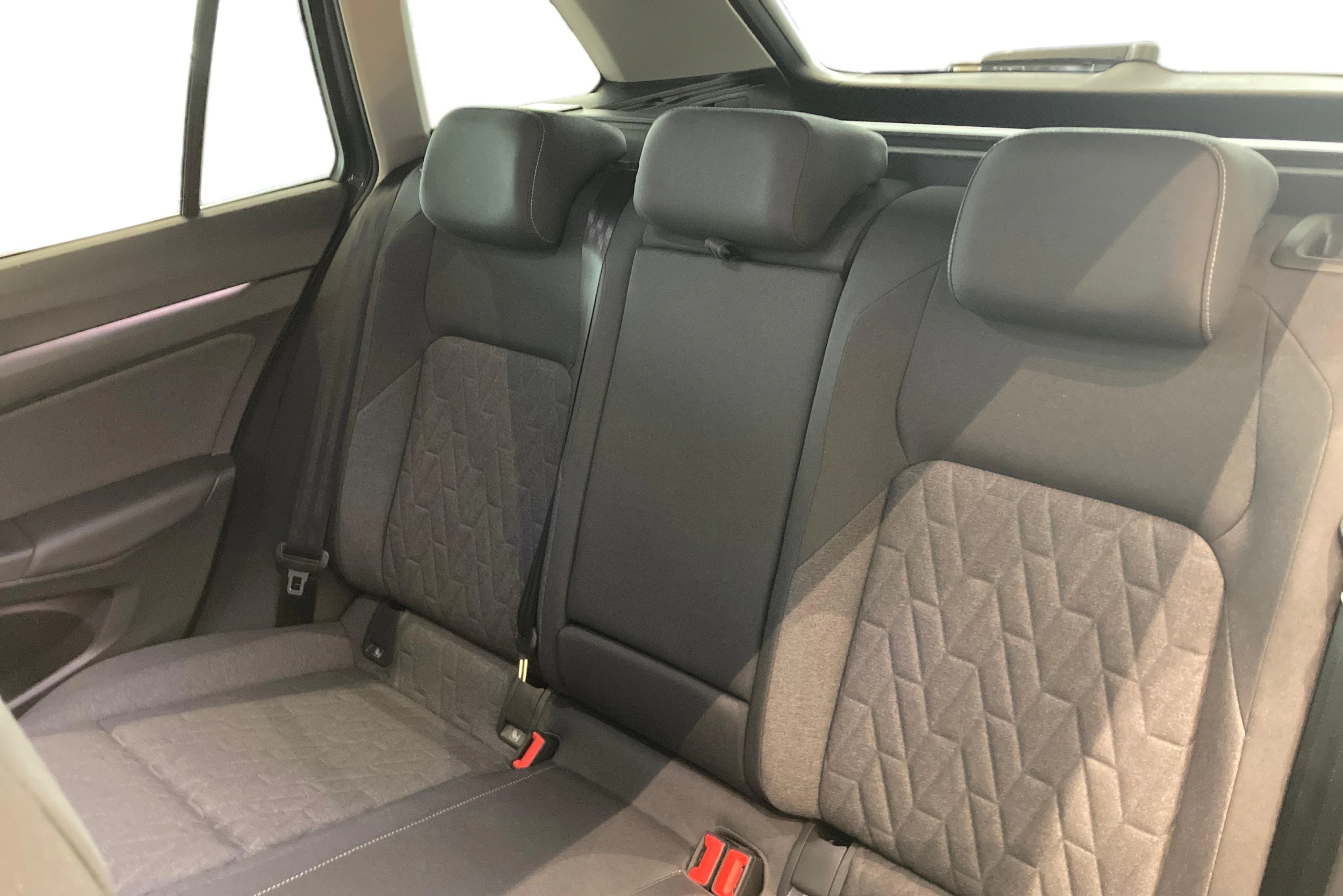 harmaa Volkswagen Golf 2026 kuva 8.