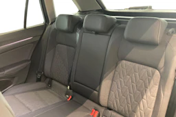 harmaa Volkswagen Golf 2026 kuva 8.