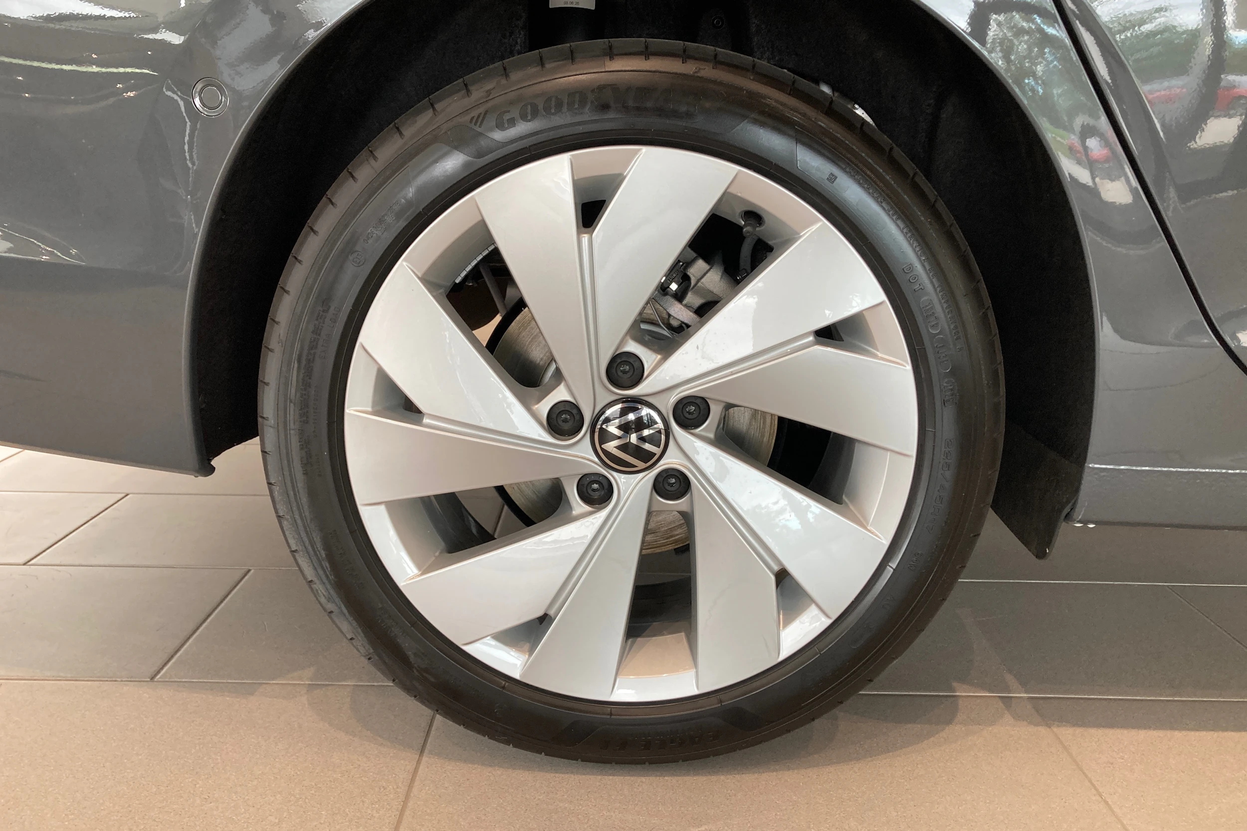 harmaa Volkswagen Golf 2026 kuva 10.