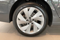harmaa Volkswagen Golf 2026 kuva 10.