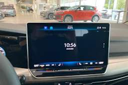 harmaa Volkswagen Golf 2026 kuva 13.
