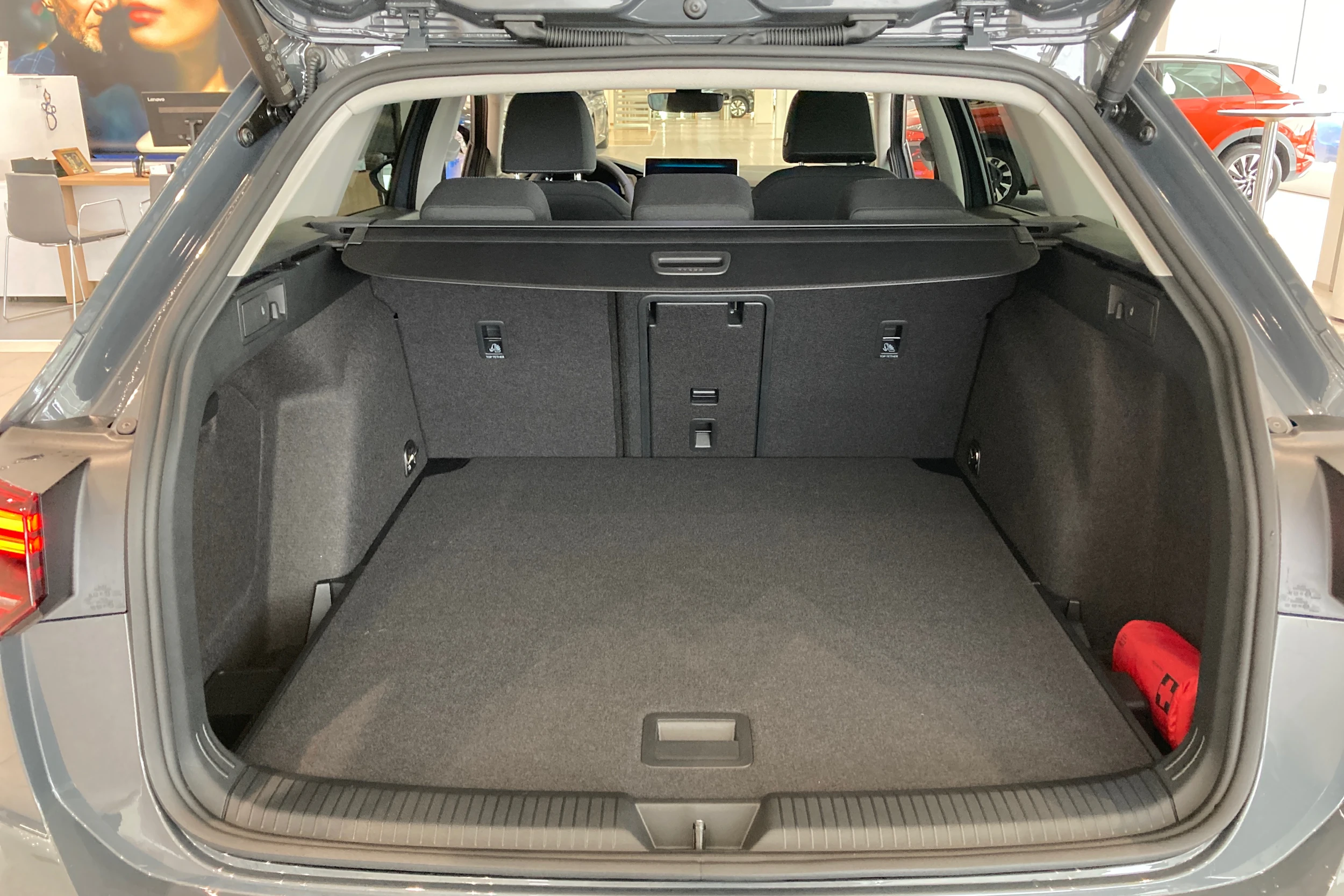 harmaa Volkswagen Golf 2026 kuva 19.