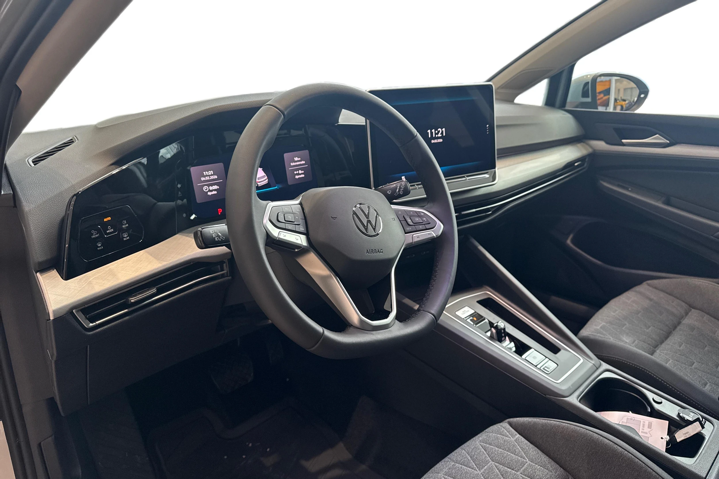 met. harmaa Volkswagen Golf 2026 kuva 6.