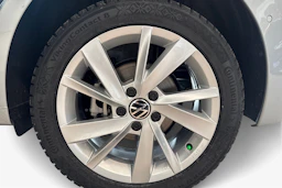 met. harmaa Volkswagen Golf 2026 kuva 9.