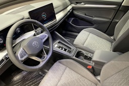 musta Volkswagen Golf 2026 kuva 6.