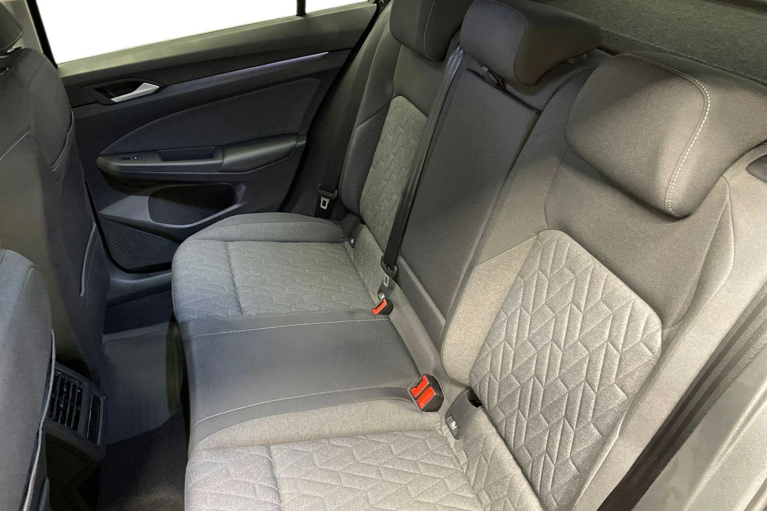 musta Volkswagen Golf 2026 kuva 8.