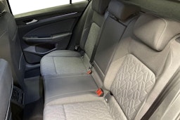 musta Volkswagen Golf 2026 kuva 8.