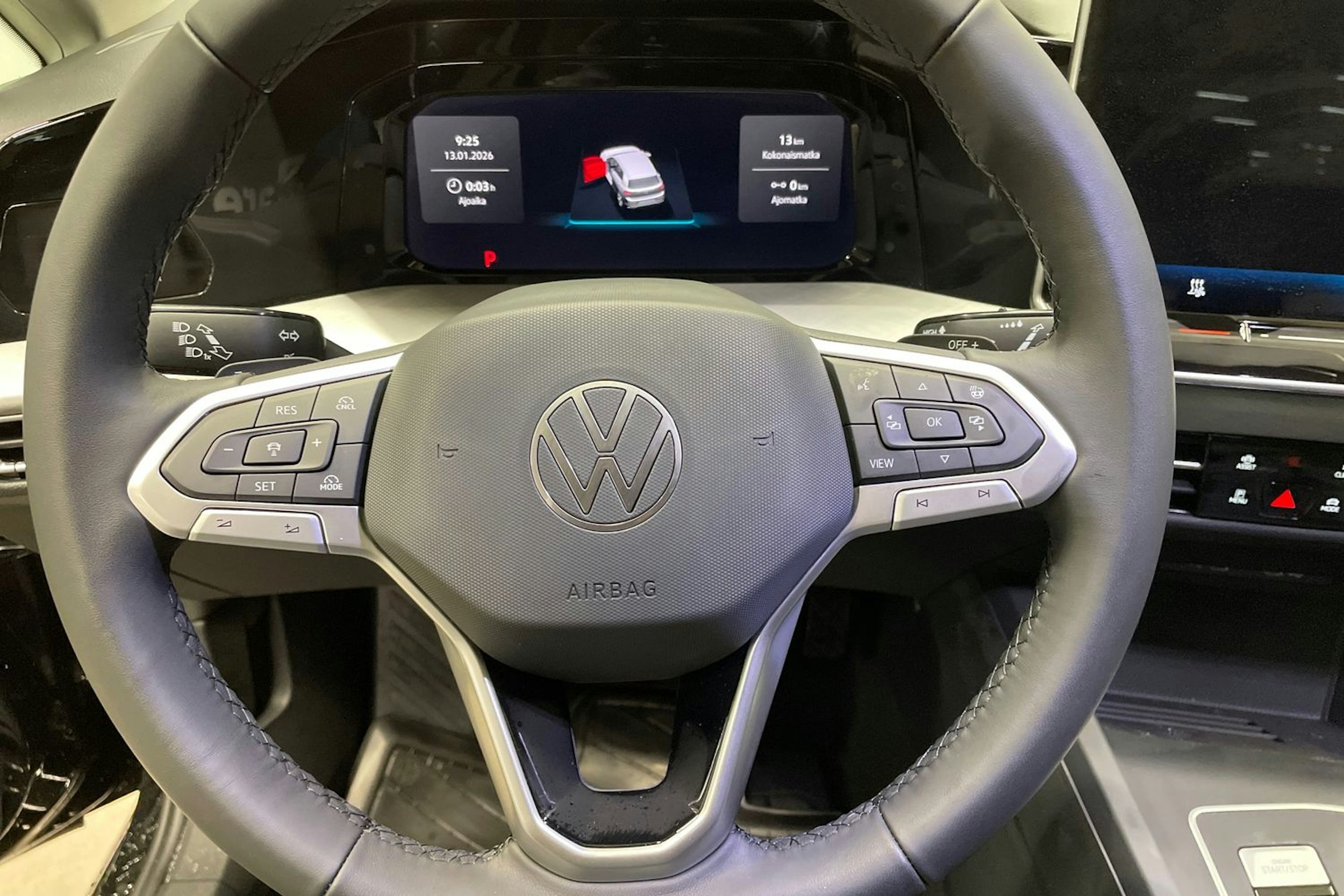 musta Volkswagen Golf 2026 kuva 11.