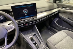 musta Volkswagen Golf 2026 kuva 14.