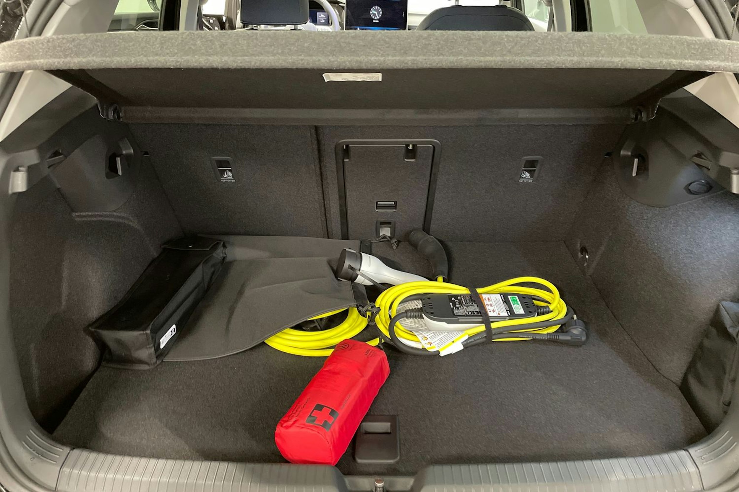 musta Volkswagen Golf 2026 kuva 15.