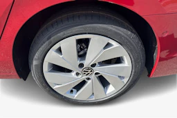 punainen Volkswagen Golf 2026 kuva 9.