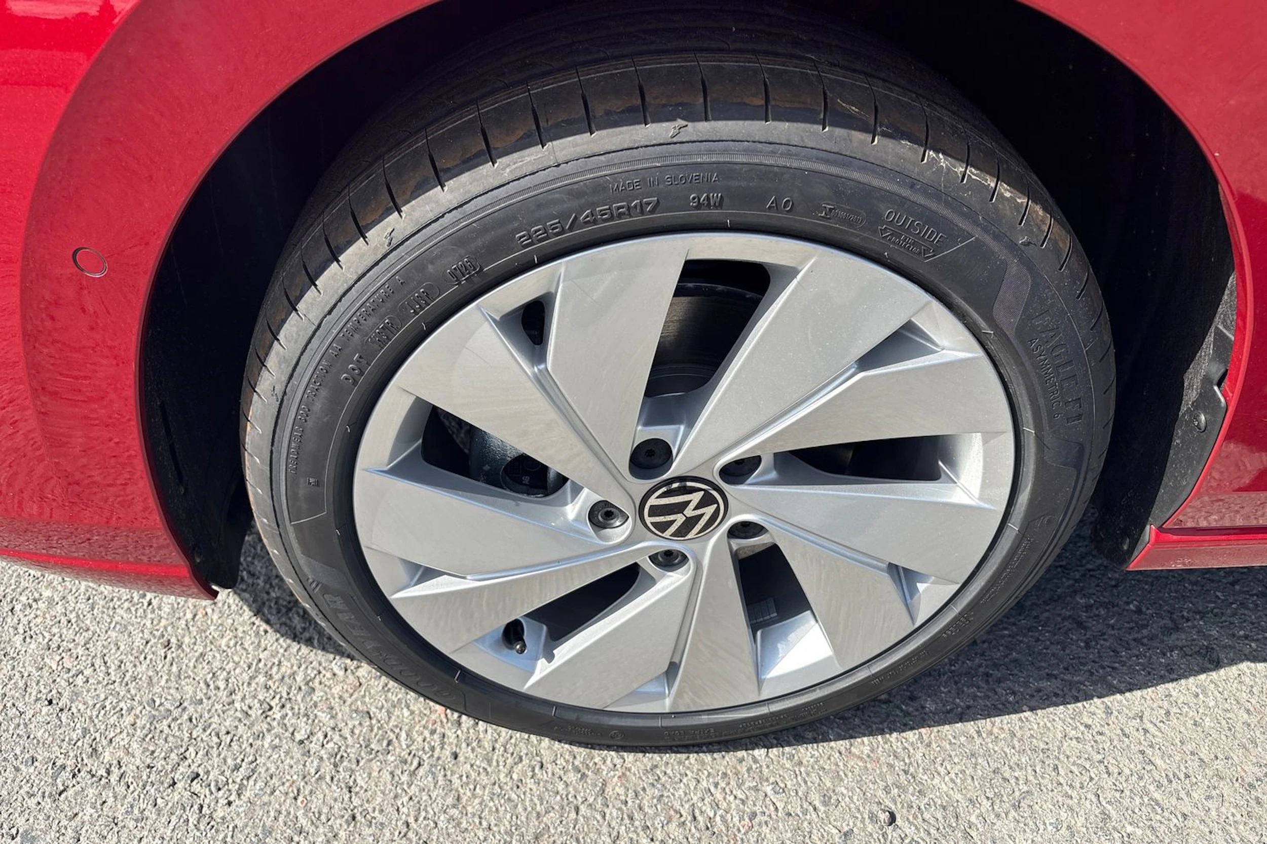 punainen Volkswagen Golf 2026 kuva 10.