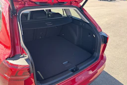 punainen Volkswagen Golf 2026 kuva 11.