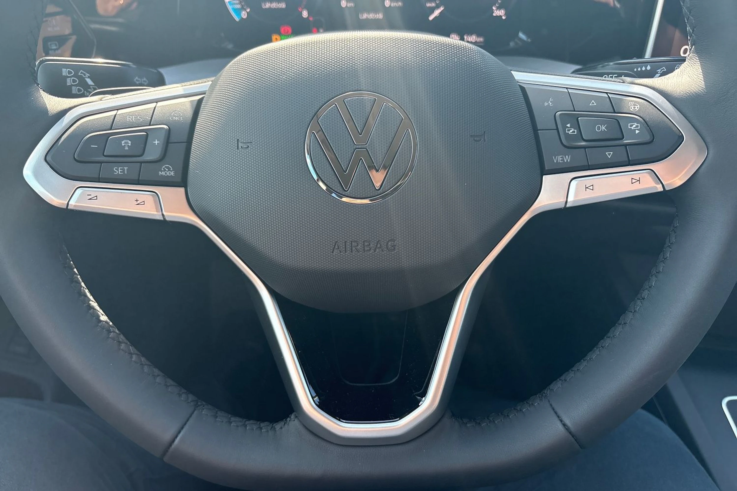 punainen Volkswagen Golf 2026 kuva 15.