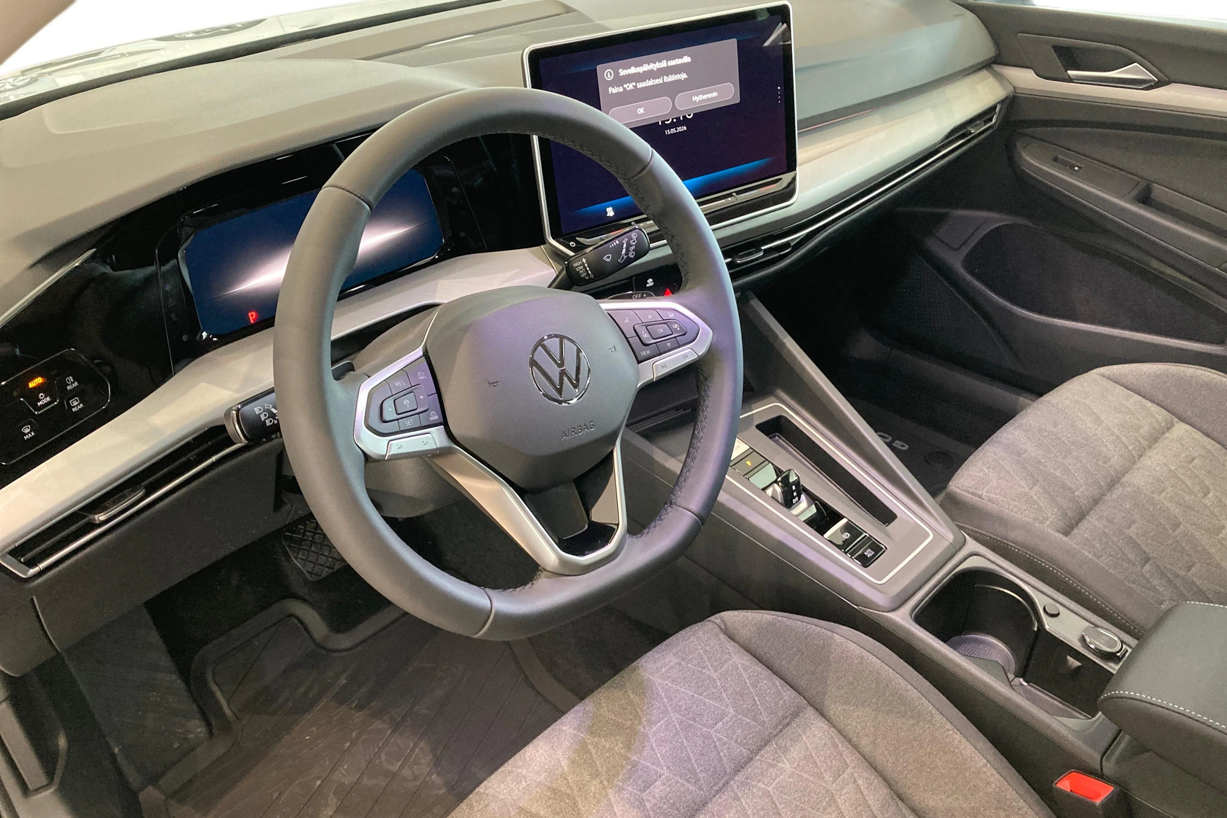 harmaa Volkswagen Golf 2026 kuva 6.
