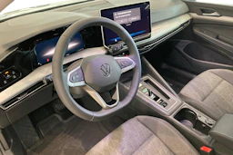 harmaa Volkswagen Golf 2026 kuva 6.