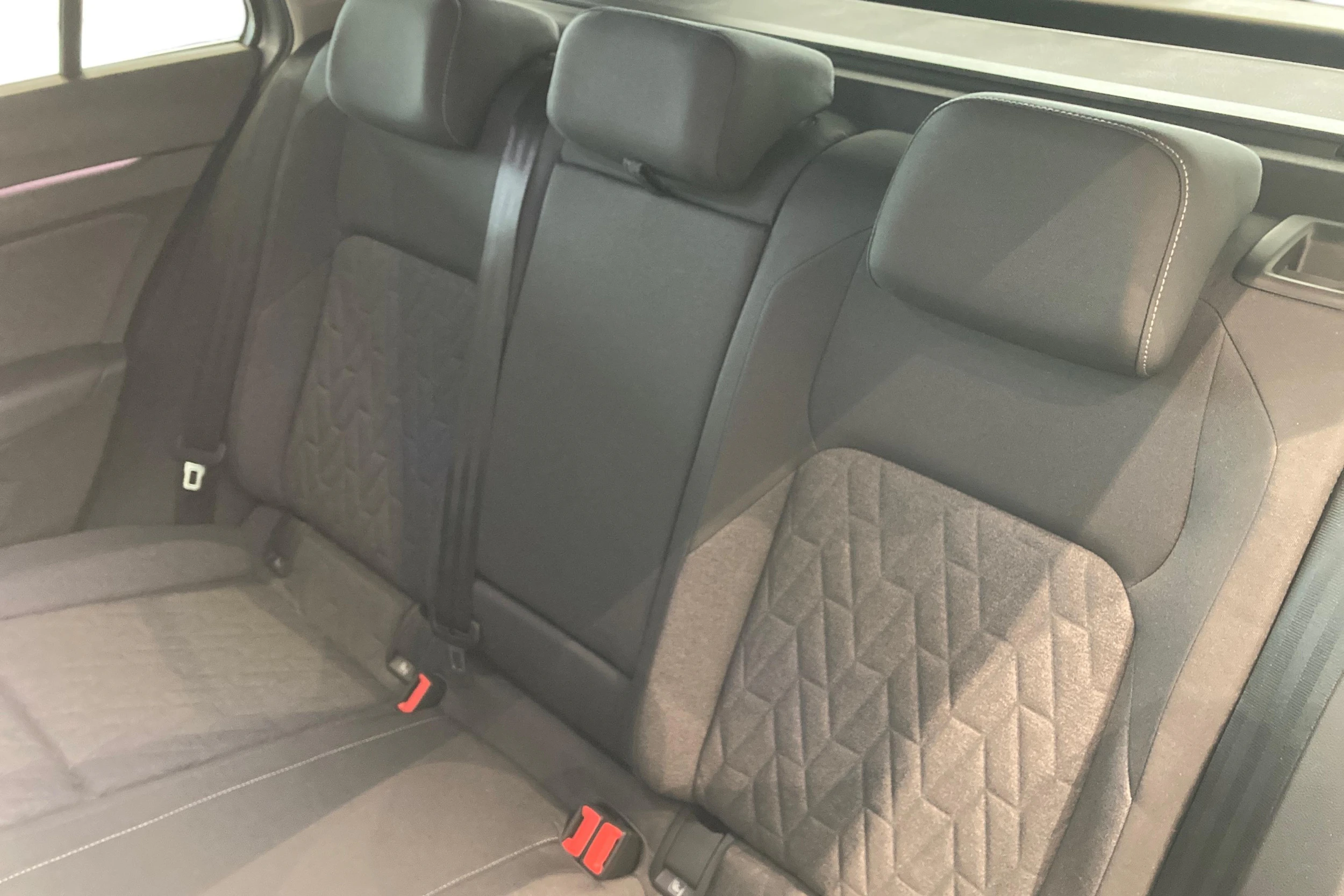 harmaa Volkswagen Golf 2026 kuva 8.