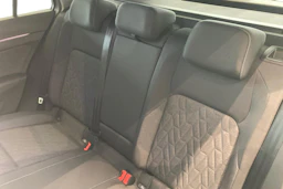 harmaa Volkswagen Golf 2026 kuva 8.