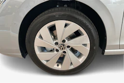 harmaa Volkswagen Golf 2026 kuva 9.