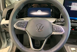 harmaa Volkswagen Golf 2026 kuva 13.